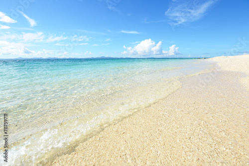 Fototapeta Naklejka Na Ścianę i Meble -  美しい沖縄のビーチと夏空