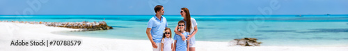 Family on tropical vacation © BlueOrange Studio