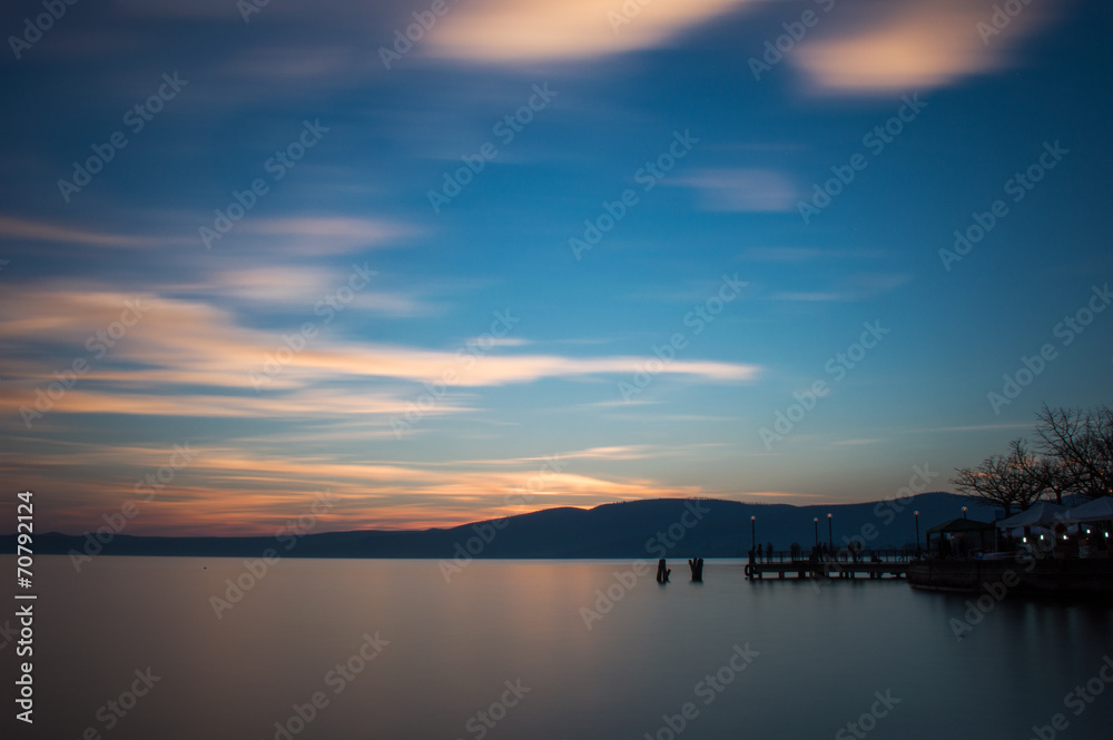 tramonto sul lago di bracciano