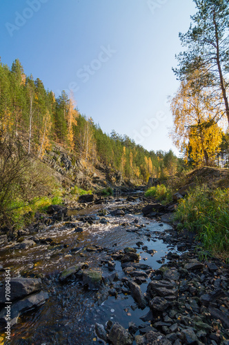 ручей в осеннем лесу, Урал, Россия