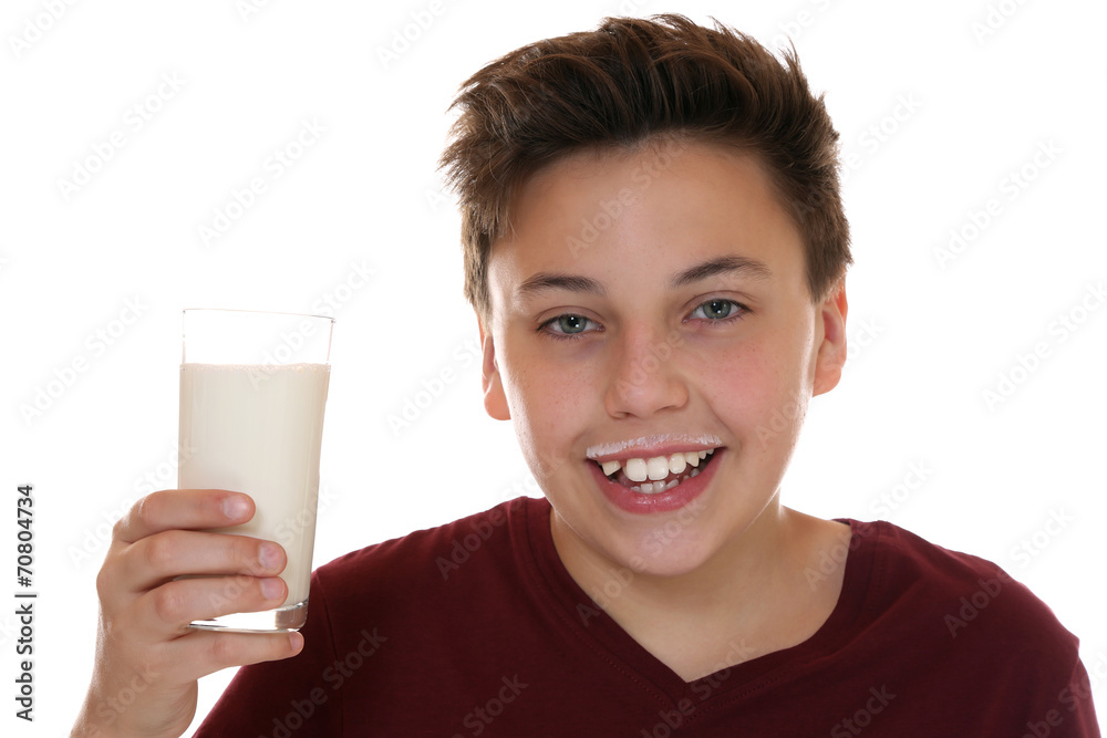 Gesunde Ernährung Kind beim Trinken von Milch mit Milchbart Gesunde Ernährung Kind beim Trinken von Milch mit Milchbart