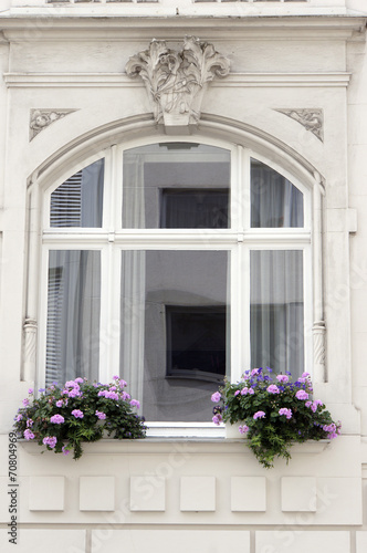 Fenster an Jugendstil-Fassade