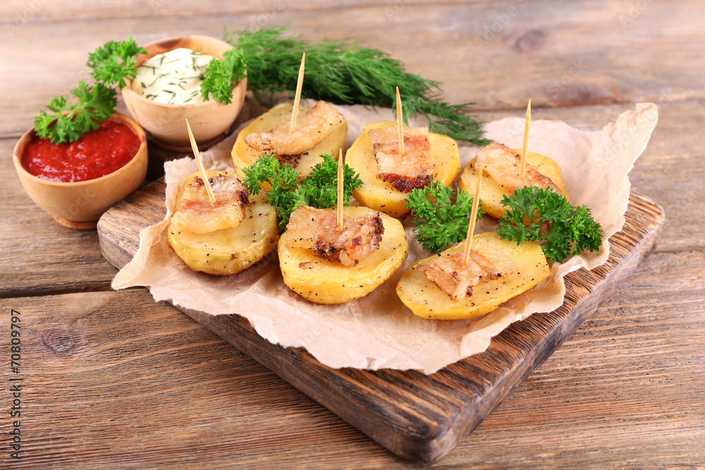 Baked potato with bacon