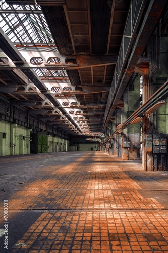 Dark industrial interior © annavaczi