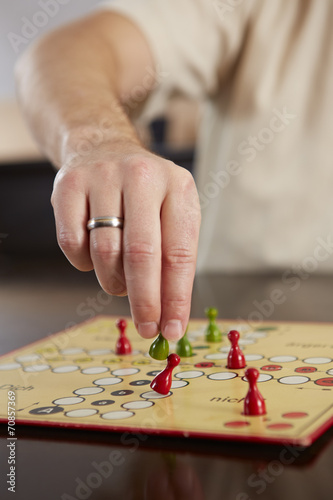 Mensch ärgere dich nicht, Spielfigur kippen
