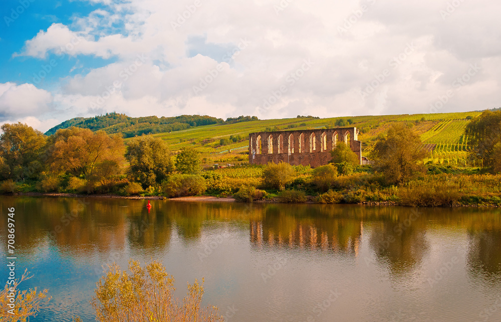 Obraz premium Klosterruine Stuben bei Bremm an der Mosel