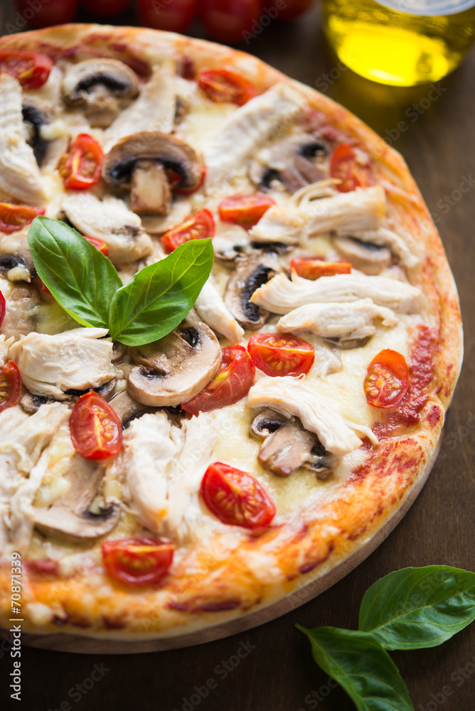 Pizza with chicken, tomato and mushrooms Pizza with chicken, tomato and mushrooms