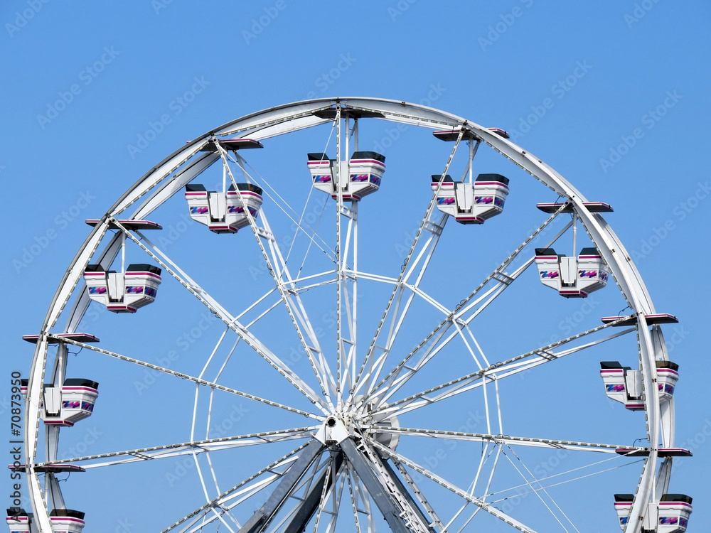 Ferris wheel on sunny day