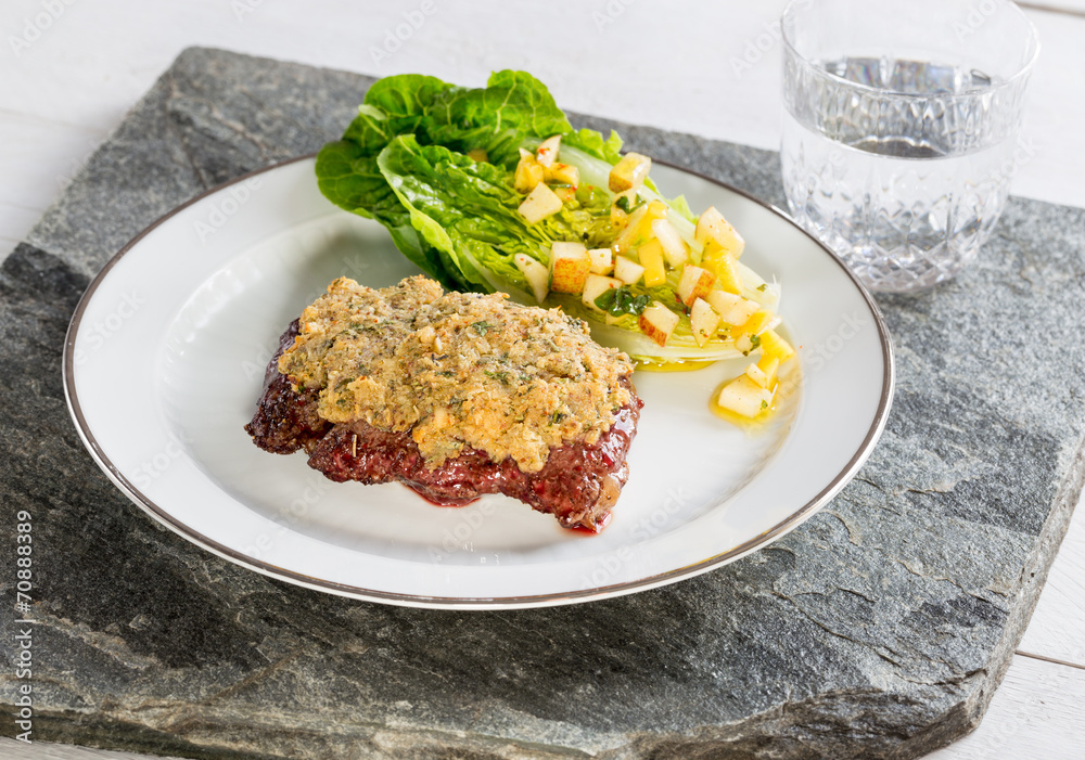 Rindersteak mit Senf Kräuter Kruste und Römersalatherzen mit M
