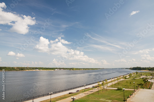 Набережная реки Волга в Ярославле. Летний день