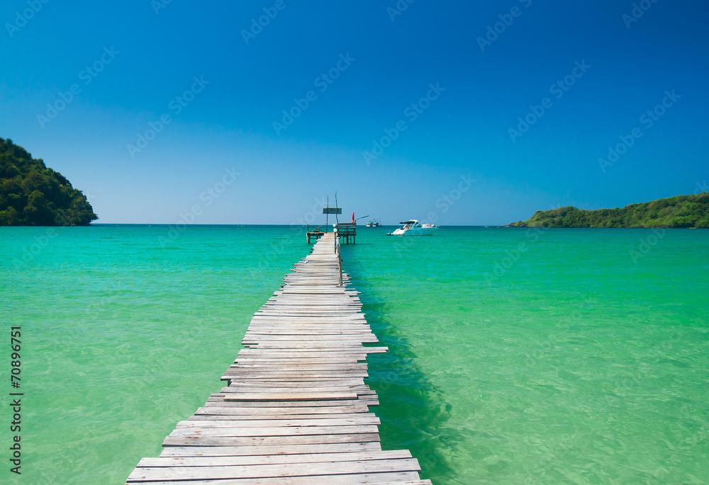 Fototapeta premium Boardwalk Podziwiaj ścieżkę wypełnioną miłością