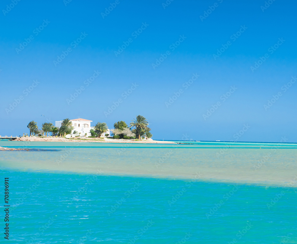 Fototapeta premium Sun Above Sea Below