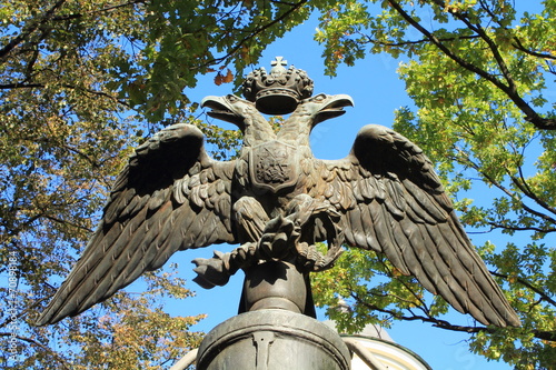 скульптура двухглавого орла