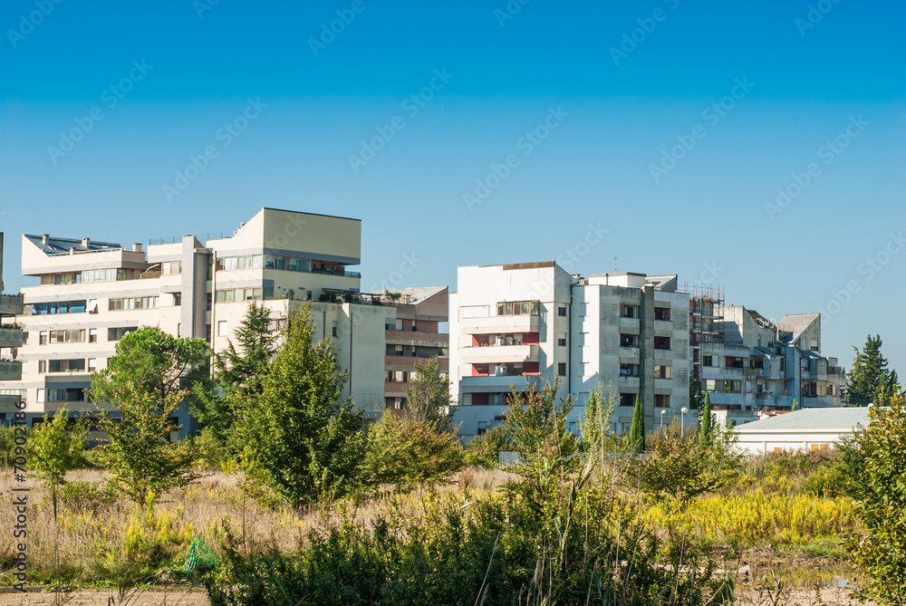 Facciata palazzi pololari, immobili residenziali