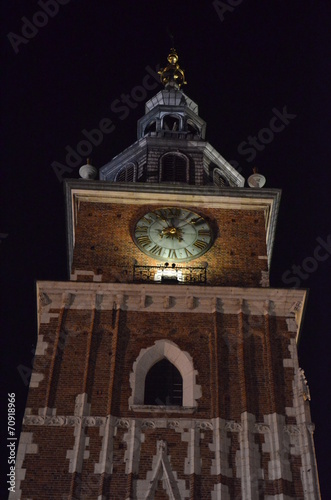 Tour de l'hôtel de ville sur la grand place de Cracovie Pologne photo