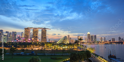 Singapore Skyline and view of Marina Bay © Noppasinw