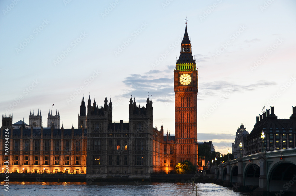 Big Ben and Houses of parliament in London - obrazy, fototapety, plakaty 
