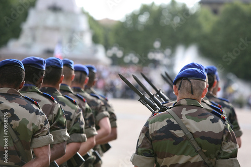 Défilé béret bleu photo