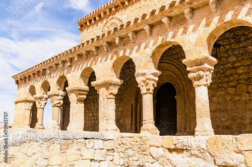 Quadro em tela Romanesque colonnade