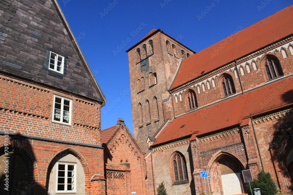 Alter Markt mit Georgenkirche in Waren (Müritz)