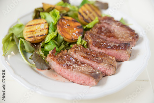 Steak mit Salat