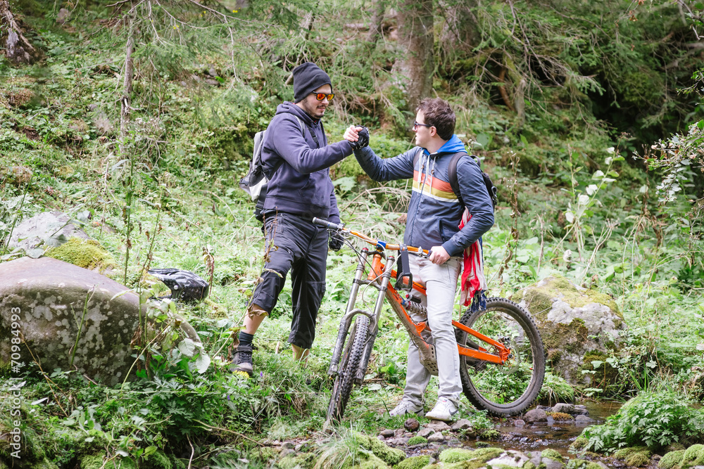 Young man - Lifestyle - Downhill - bike