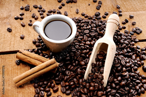 Coffee and cinnamon on tabelwood