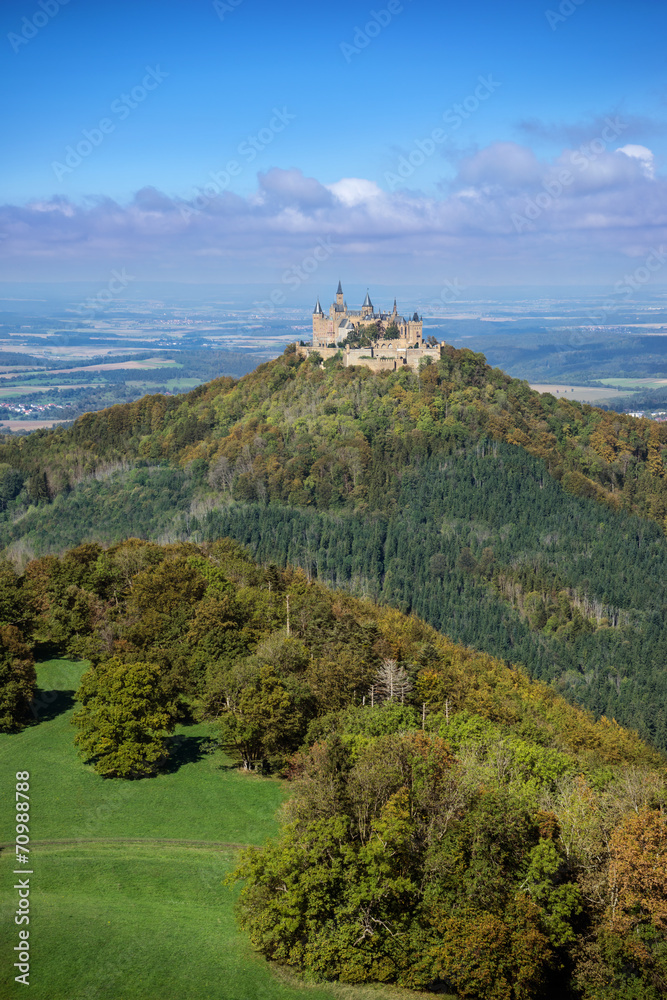 Burg Hohenzollern im beginnenden Herbst