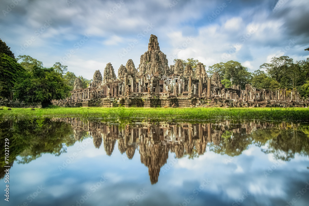 Fototapeta premium Angkor Wat with reflextion