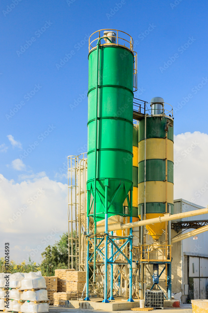 Obraz premium Two towers on chemical plant