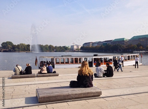 Leute an der Alster photo