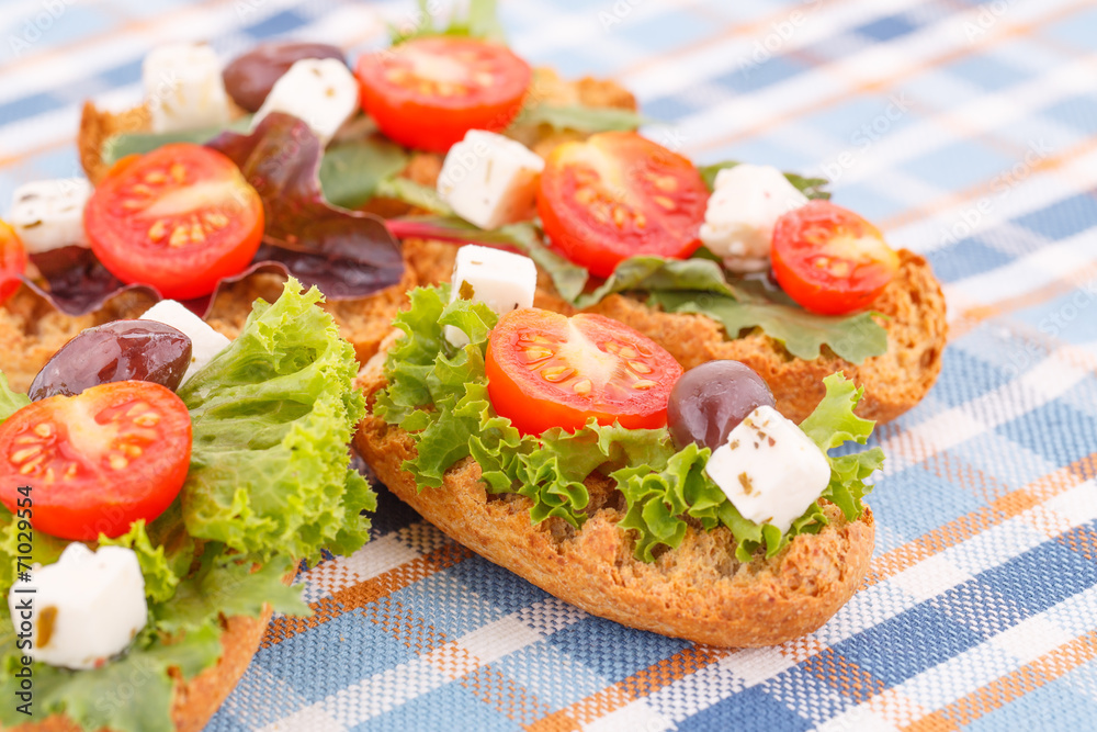 Sandwiches with rusks and vegetables