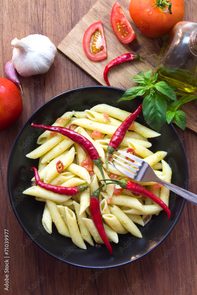 Pasta with tomato basil and red pepper Pasta with tomato basil and red pepper