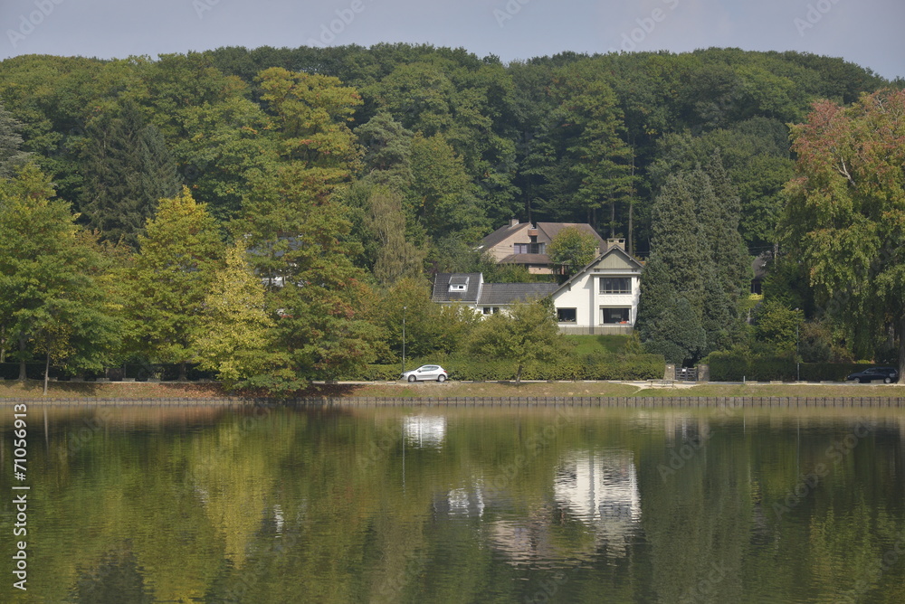 L'une des habitations autour du lac de Genval