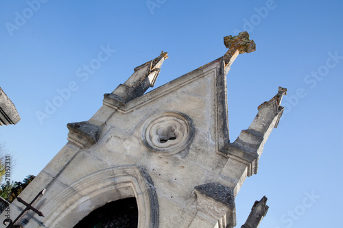 Seul dans le cimetière photo