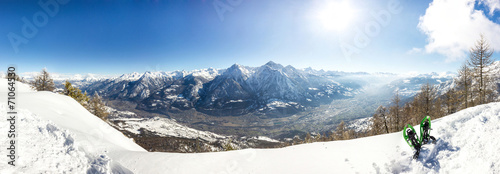 Panorama invernale con ciaspole photo