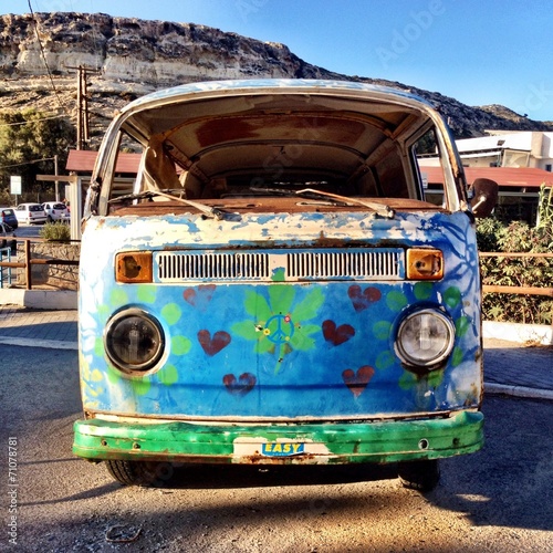 Fototapeta hippie bus in matala, greece