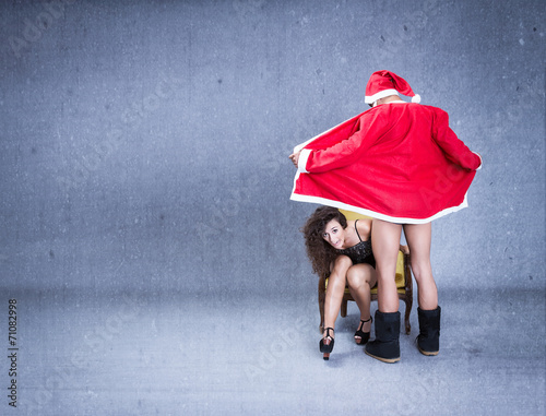 Bild auf Leinwand scary girl with maniac santa claus