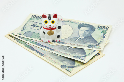 Lucky cat on Japanese Yen banknotes