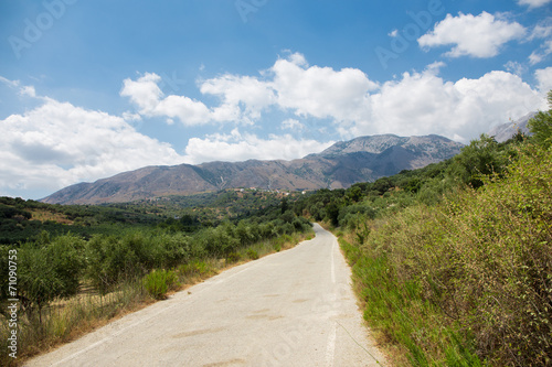 Straße in den Gebirgen auf Kreta
