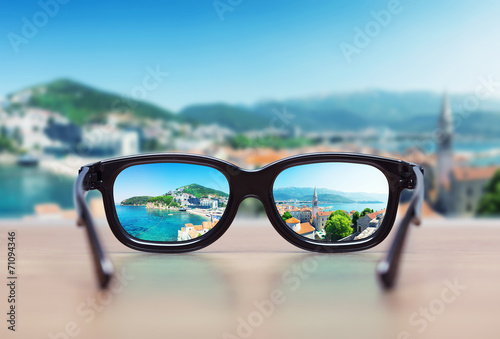 Fototapeta Naklejka Na Ścianę i Meble -  Cityscape focused in glasses lenses