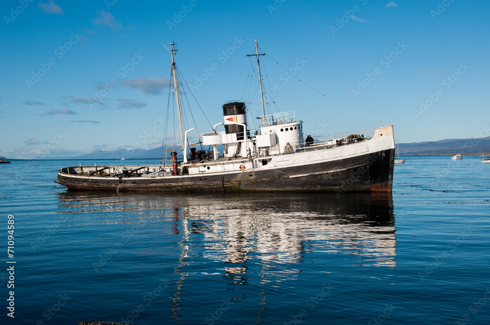 Fototapeta premium Old boat in Tierra del Fuego, South Argentina