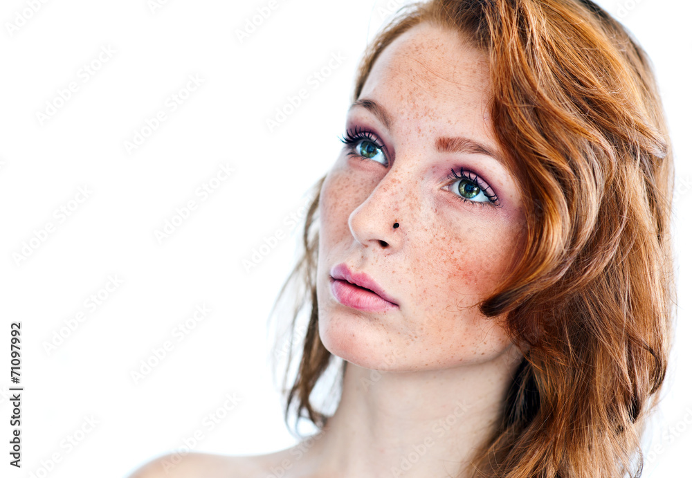 Naklejka premium attractive girl with freckles