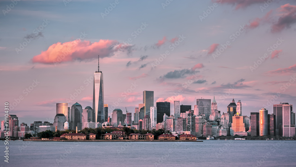 Fototapeta premium Downtown at dusk