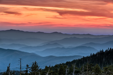 Fotobehang Natuurpark Zonsondergang in de Smoky Mountains  © eduard4us