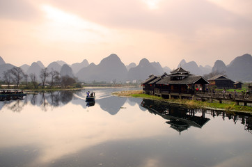 Leinwandbilder Guilin Yangshuo Berglandschaft am Flussufer  © Chee-Onn Leong