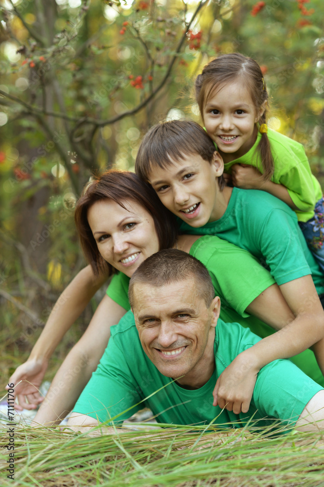 Fototapeta premium Family resting in park