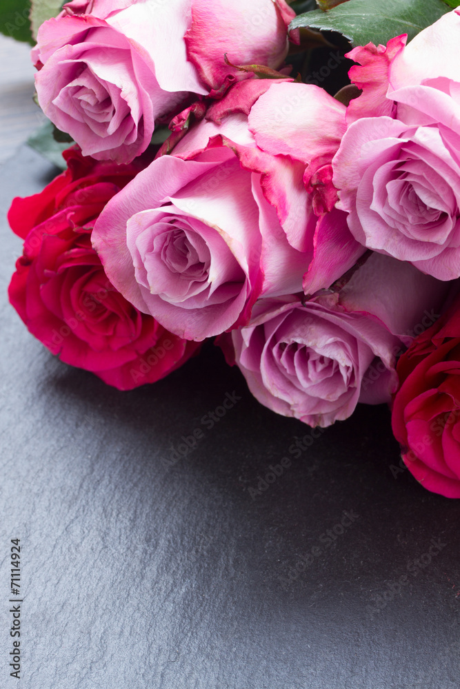 red and pink  roses  on table - obrazy, fototapety, plakaty 