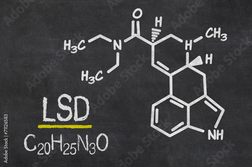 Schiefertafel mit der chemischen Formel von LSD photo