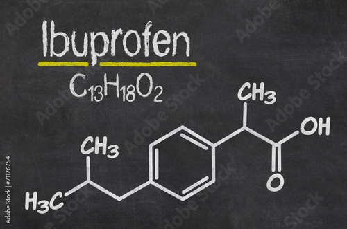 Schiefertafel mit der chemischen Formel von Ibuprofen